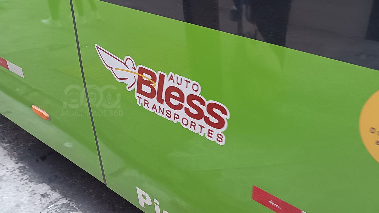 Ônibus da Auto Bless circulando nas ruas de São Paulo